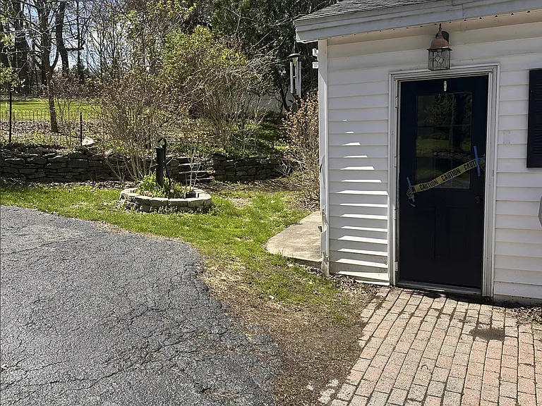 4865 Onondaga Rd — Photo 8
