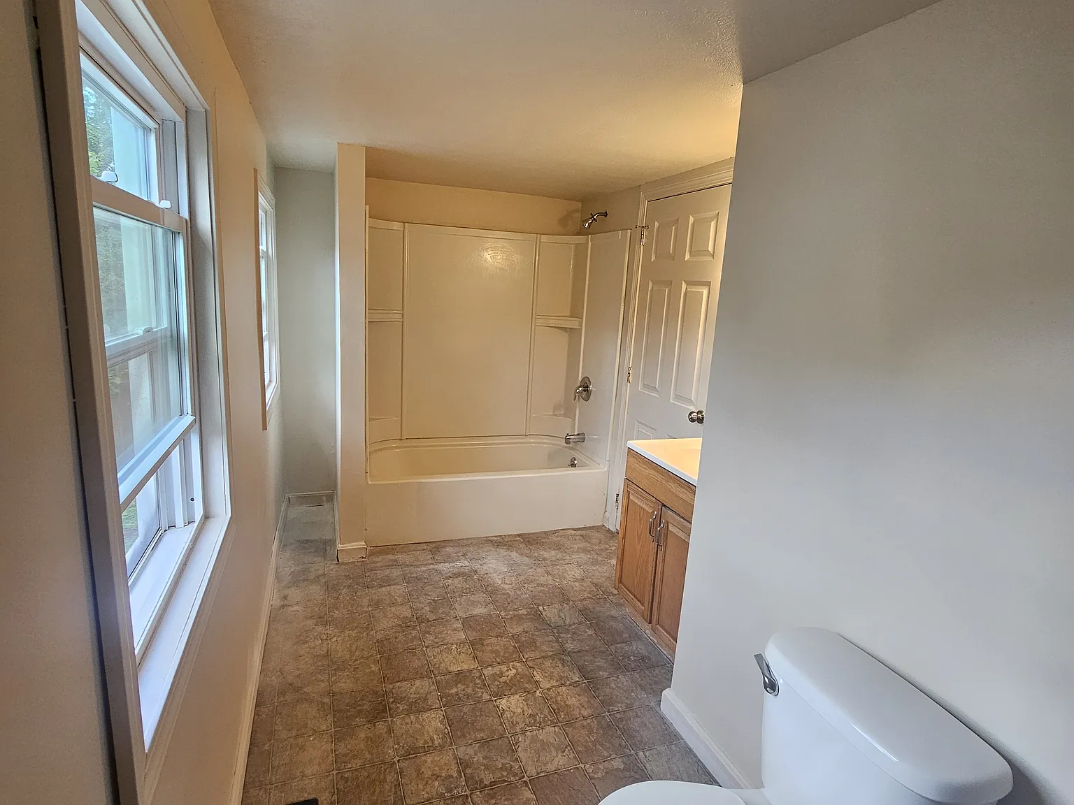 1 bed, 900 sqft, $1,400 — Photo 4