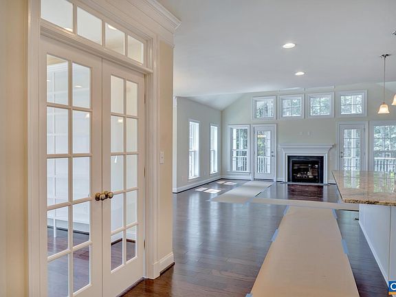 4th image of 1696 Fowler St