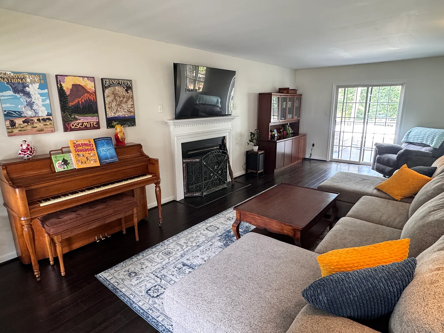 3 bed, 2.5 bath, 2000 sqft, $3,000 — Photo 3