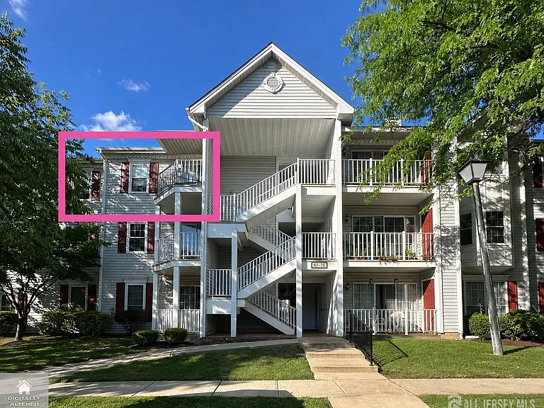 75 Brighton Way — Photo 1