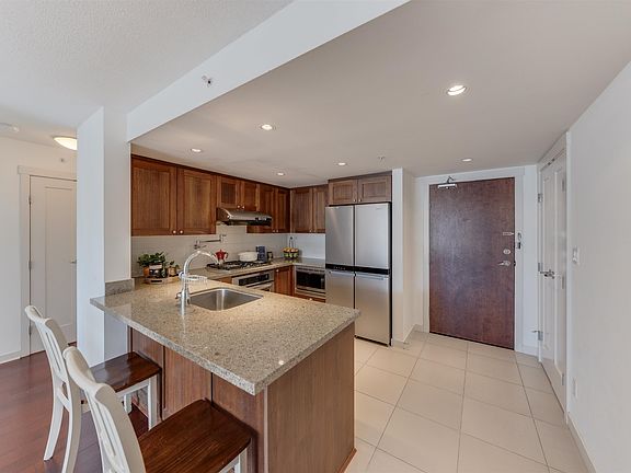 5th image of 9373 Hemlock Dr #228