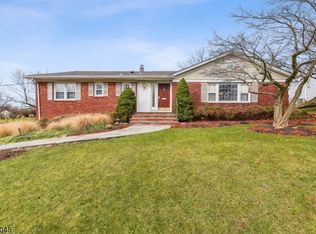 32 Coddington Ter, Livingston, NJ 07039