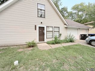 3704 SW 34th St, Topeka, KS 66614