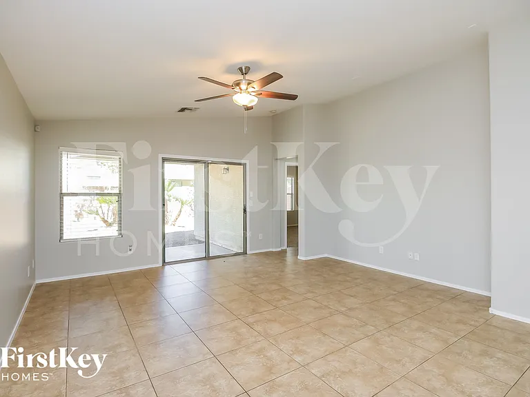 18582 W Vogel Ave — Photo 3