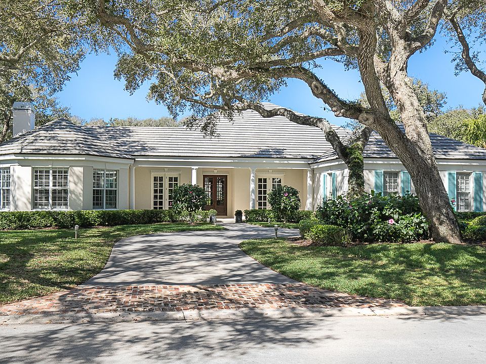 1st image of 321 Sea Oak Dr