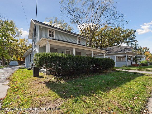 3rd image of 832 E Grand River Ave