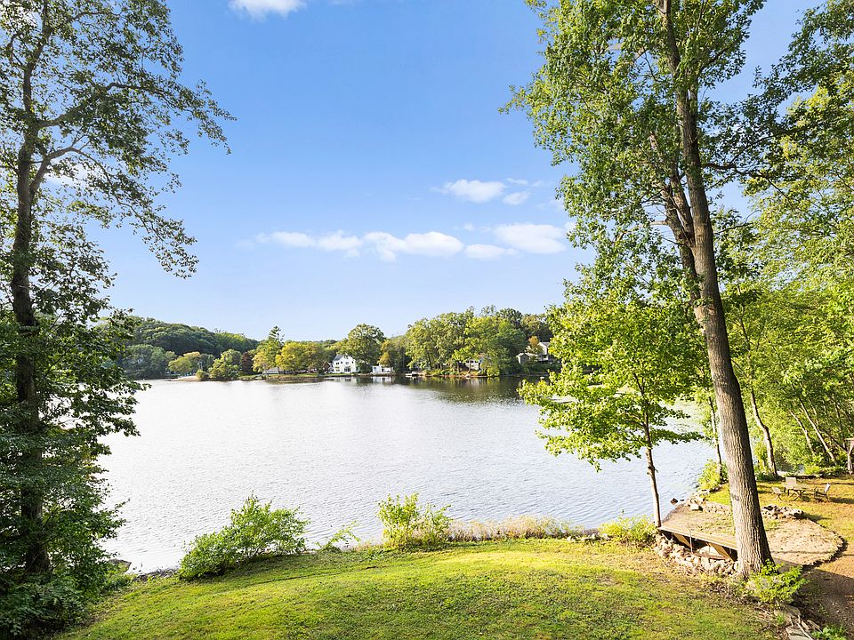 1121 West Lake Avenue