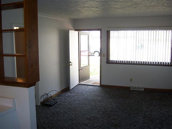 3rd image of 3432 S Saint Clair St
