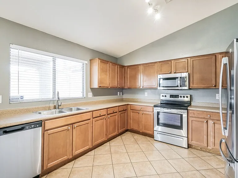 9548 W Miami St — Photo 7