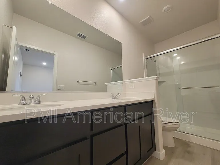 5033 Rialto Dr — Photo 13