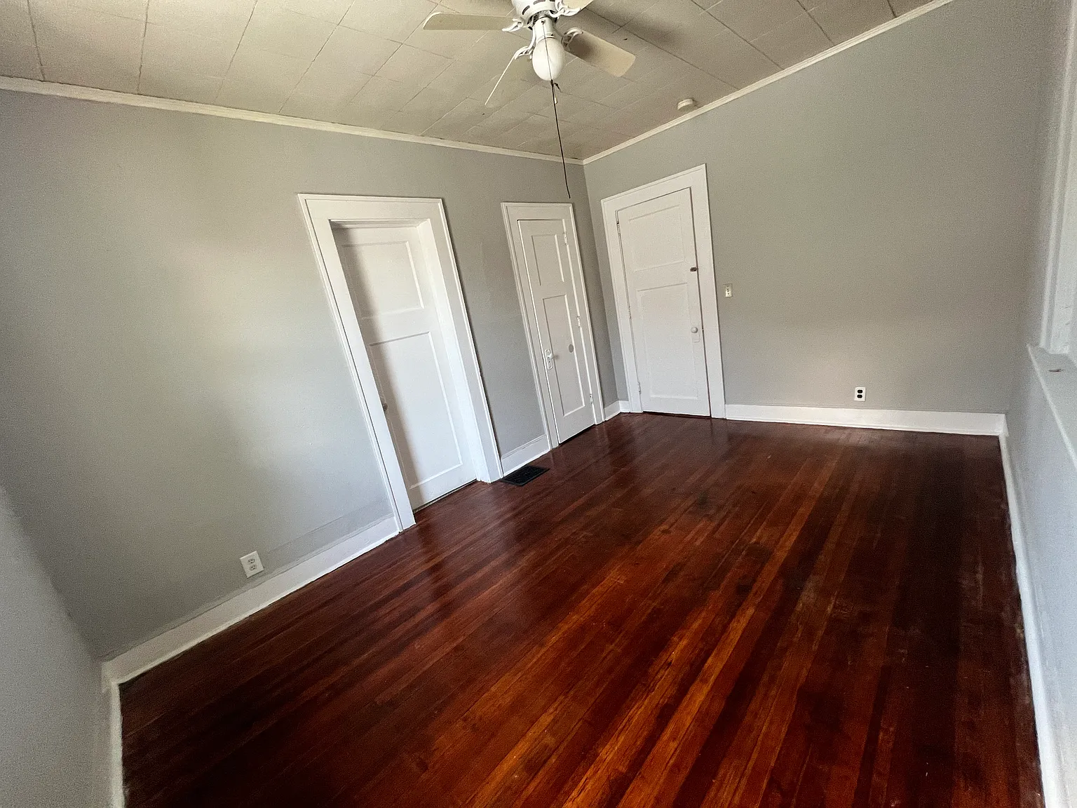 3 bed, 944 sqft, $940 — Photo 4