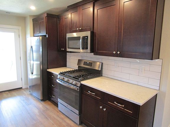 5th image of 694 NE Brookstone Dr