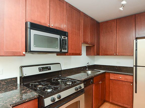 3rd image of 625 W Wrightwood Ave #D025