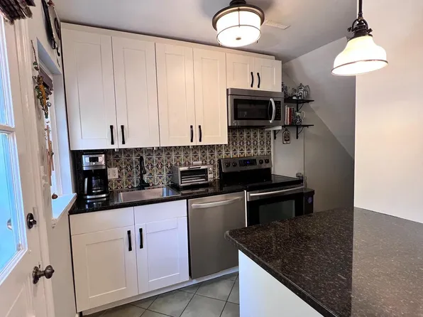 2820 S Buchanan St, Arlington, VA 22206