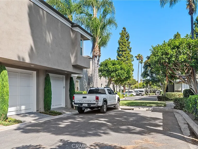 66 Baycrest Ct — Photo 33