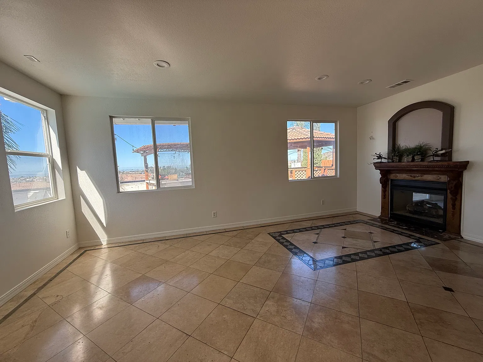 5 bed, 2.5 bath, 2224 sqft, $4,700 — Photo 2