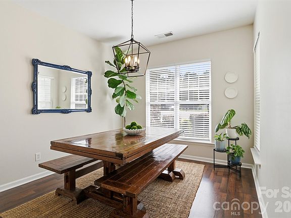 5th image of 508 Sugar Tree Dr