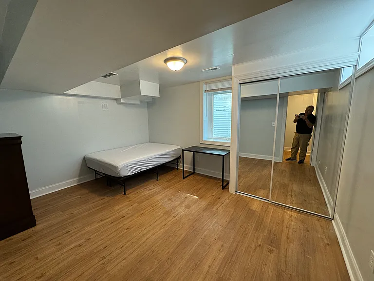 211 E Kingsley St — Photo 14