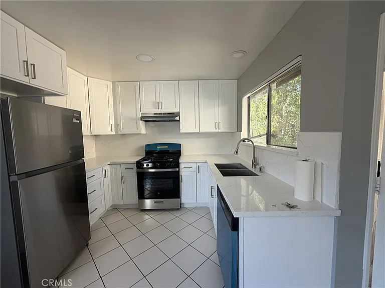 9800 Vesper Ave #96 — Photo 5