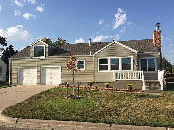 3rd image of 2400 Walnut Dr