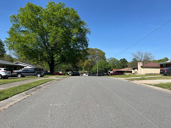 5th image of 3924 Emerson Dr