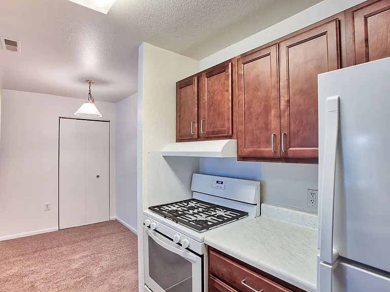 Lakeshore Village Apartments — Photo 13