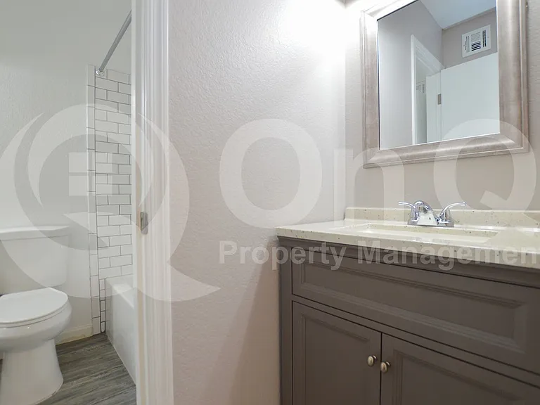 785 N Arrowhead Dr #2 — Photo 14