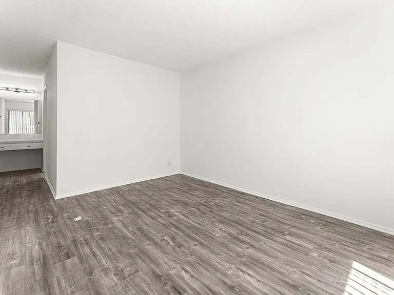 11946 Montana Ave #302 — Photo 29