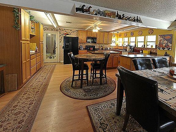 Large room for entertaining 