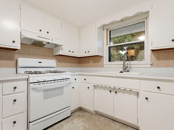 5th image of 2191 Bellwort Dr