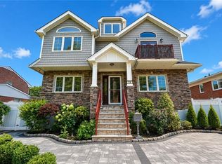68 Kensington Ave, Staten Island, NY 10305