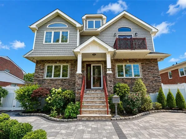 68 Kensington Ave, Staten Island, NY 10305