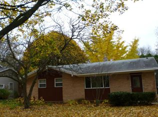 1932 Ridgemoor Dr SE, Grand Rapids, MI 49506