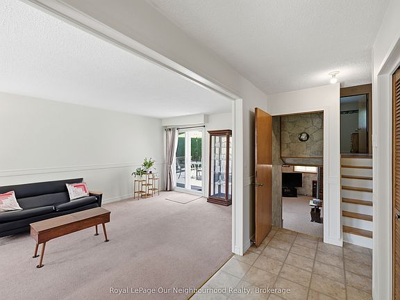 5th image of 10 Calgary Rd