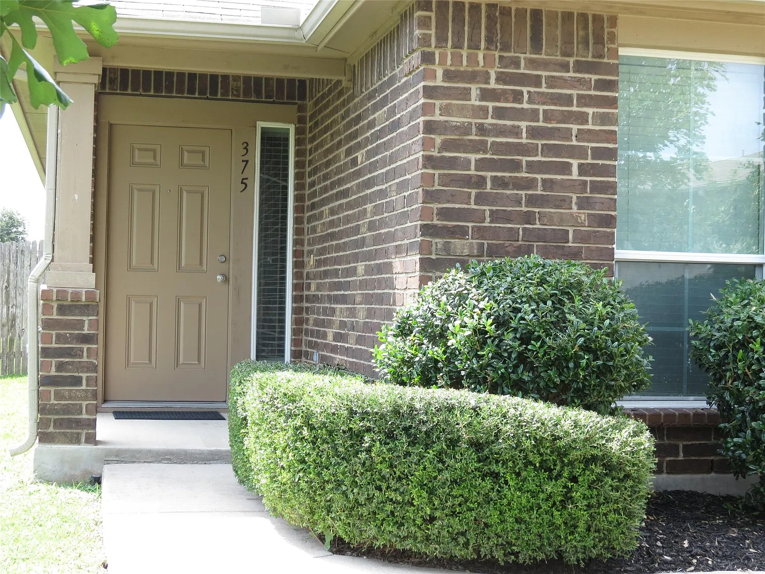 3 bed, 2.0 bath, 1338 sqft, $1,800 — Photo 3