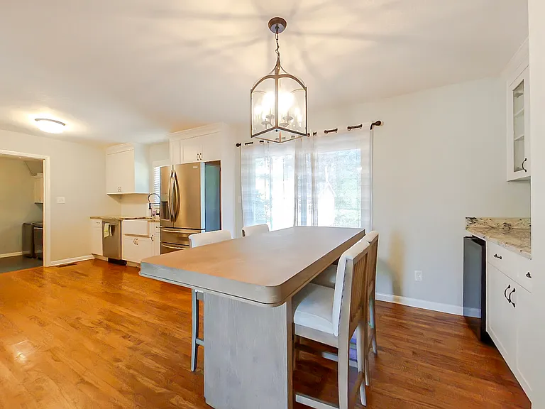 1117 Eisenhower Dr — Photo 5