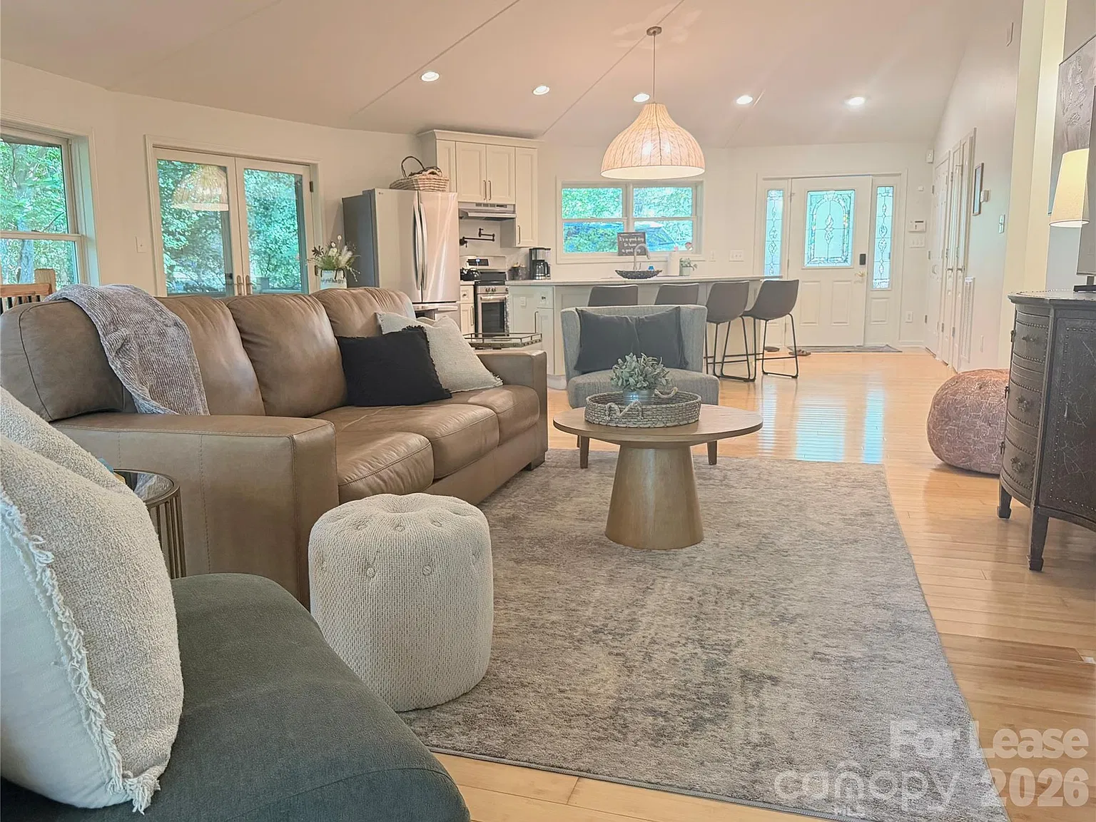 4 bed, 3.0 bath, 2904 sqft, $3,950 — Photo 4