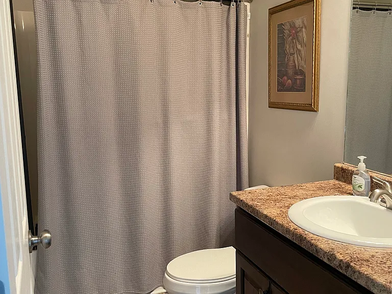 Full bathroom 2
