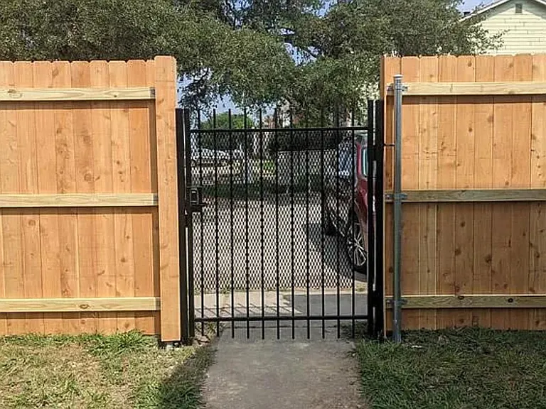 2405 W Slaughter Ln — Photo 3