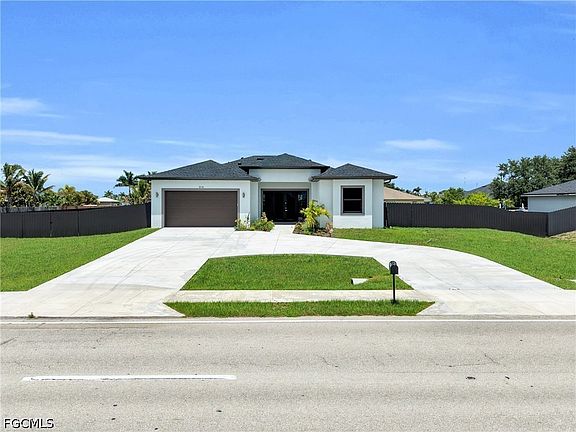 5th image of 914 Chiquita Blvd N