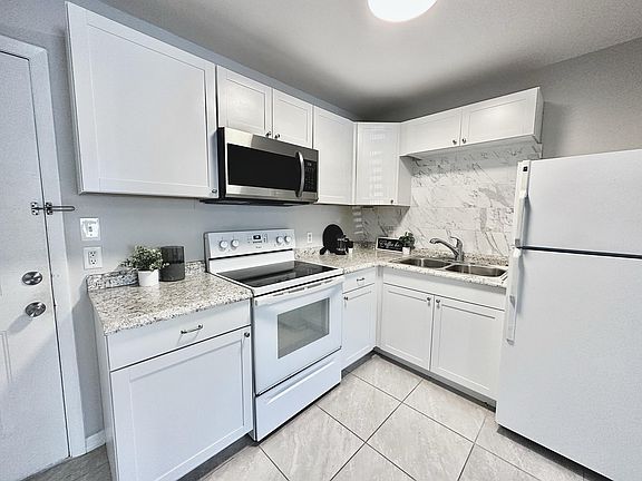 3rd image of 2506 W Stroud Ave APT 104