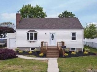 101 Yoakum Ave, Farmingdale, NY 11735