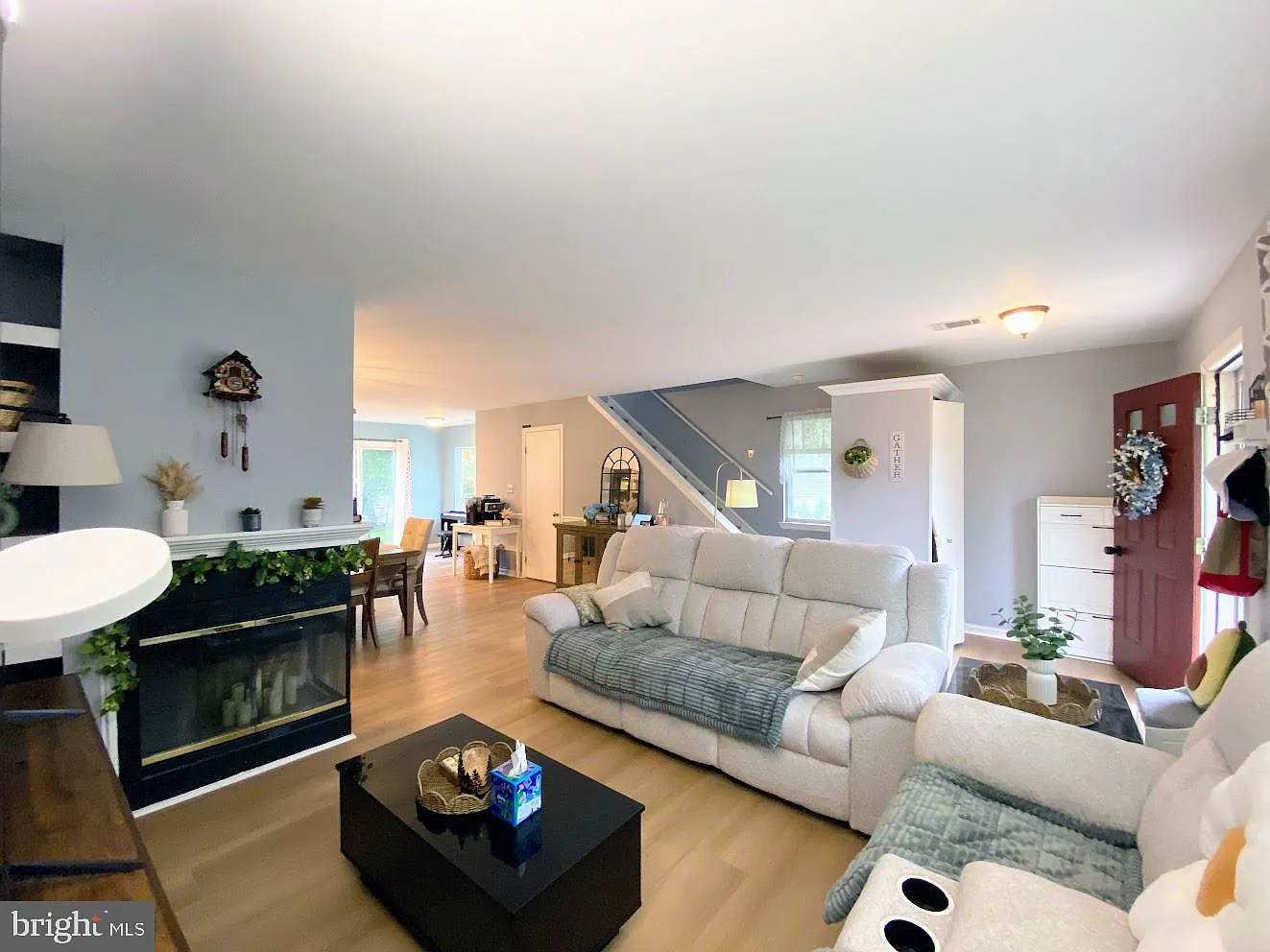 3 bed, 2.5 bath, 1728 sqft, $2,895 — Photo 3