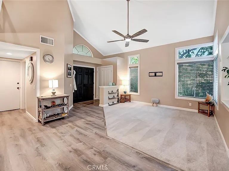 10 Valley Crest Rd — Photo 6