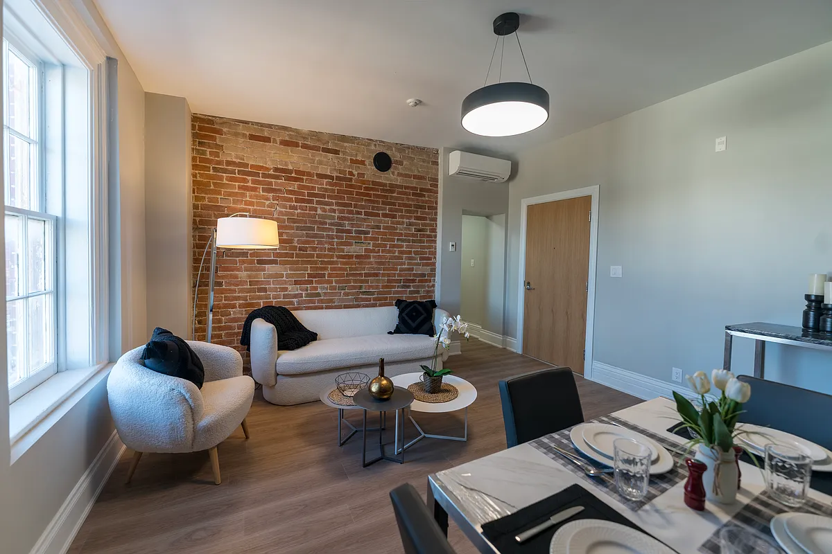 Building Photo - 442 George St N #MULTIPLEUNITS