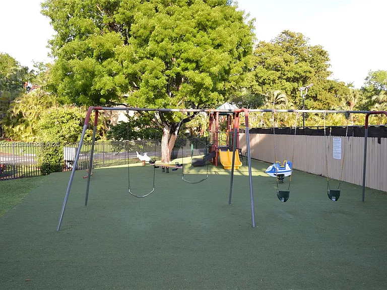 3932 Estepona Ave #7D5 — Photo 44