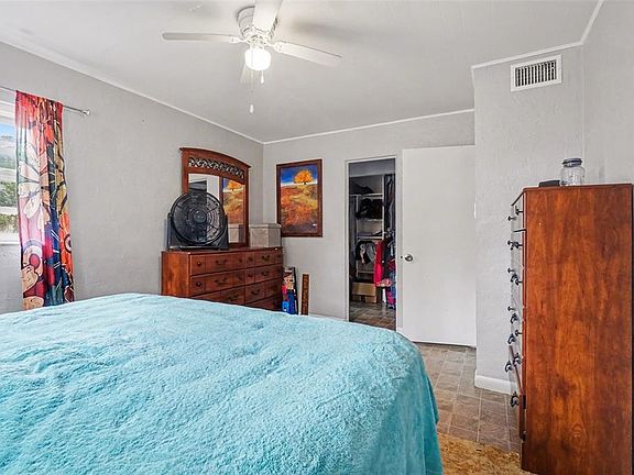 5th image of 2300 Lake Rd