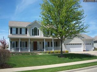 1214 Fairway Dr NE, New Philadelphia, OH 44663