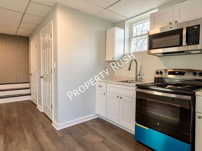 2290 Malibu Dr SE #B — Photo 6
